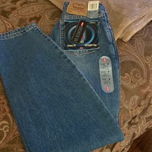 Loose fit and straight legs ..5 jr